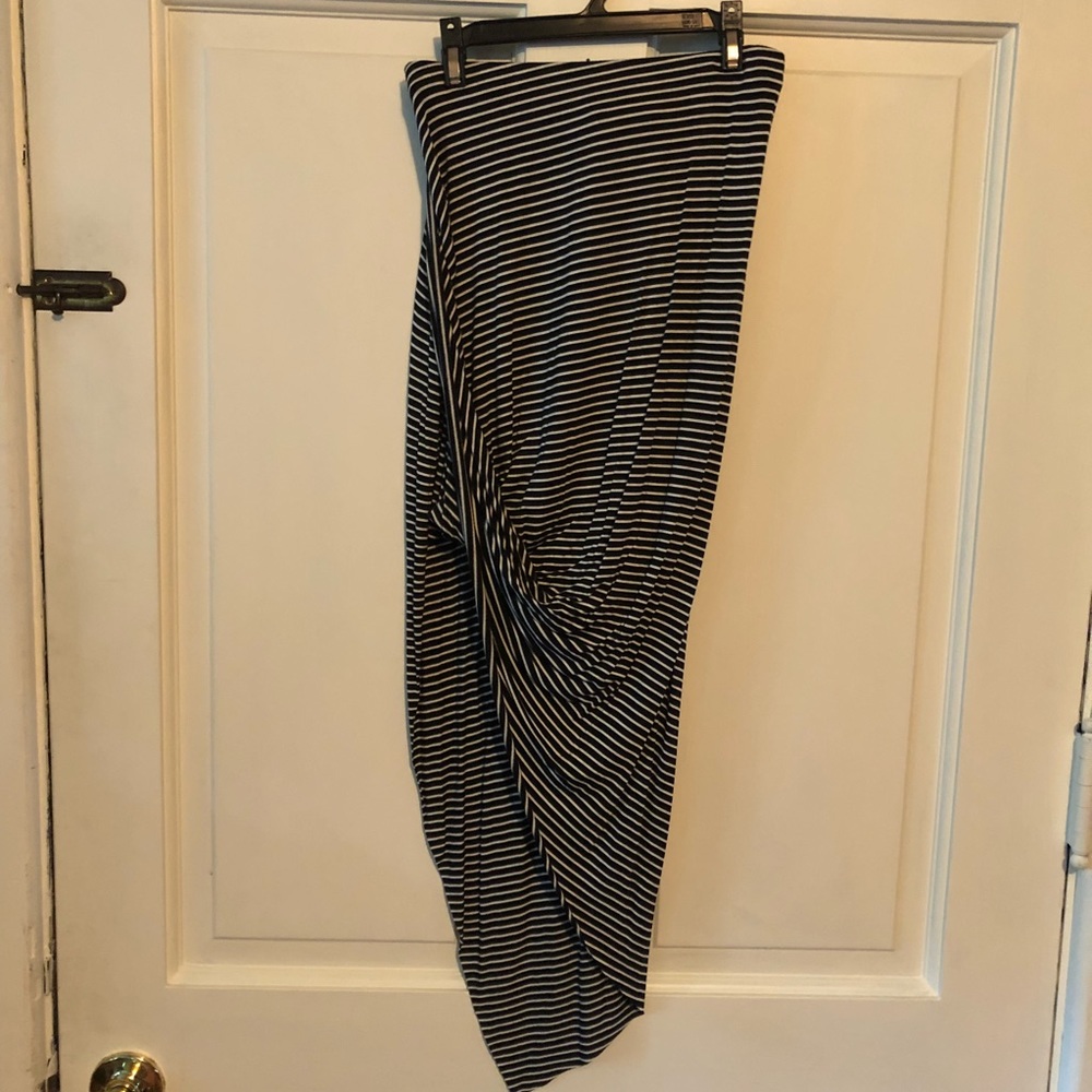 Kendall & Kylie skirt - Picture 2 of 5